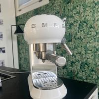 Macchina SMEG da caffè espresso e cappuccino per 2
