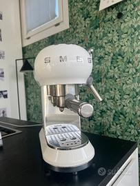 Macchina SMEG da caffè espresso e cappuccino per 2