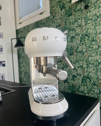 Macchina SMEG da caffè espresso e cappuccino per 2
