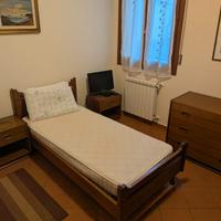 Camera singola con comodini