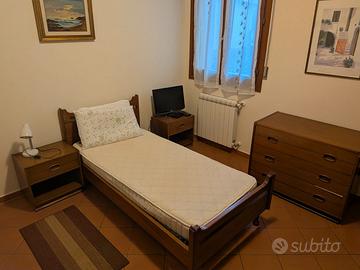 Camera singola con comodini