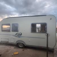 Roulotte 4 posti letto,bagno con wc e doccia