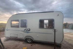 Roulotte 4 posti letto,bagno con wc e doccia