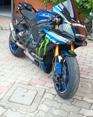 Yamaha R1 