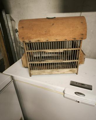 gabbia per uccelli in legno