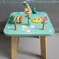 Tavolo giocattolo per bambini.