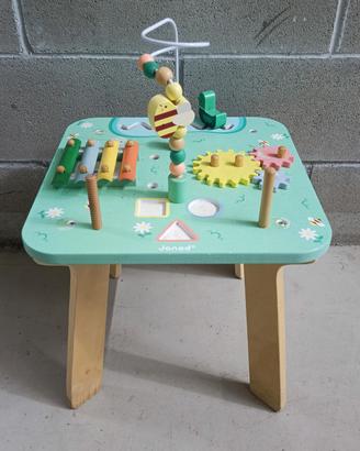 Tavolo giocattolo per bambini.