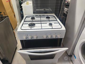CUCINA A GAS INDESIT  CON FORNO ELETTRICO CONSEGNA