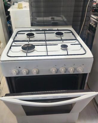 CUCINA A GAS INDESIT  CON FORNO ELETTRICO CONSEGNA