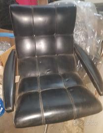 Poltrone in pelle di stilista italiano anni 60