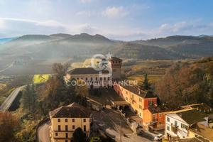 Palazzo / Stabile di 2200 m² con più di 5 locali a