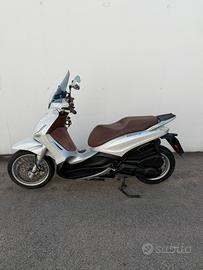 Beverly 300