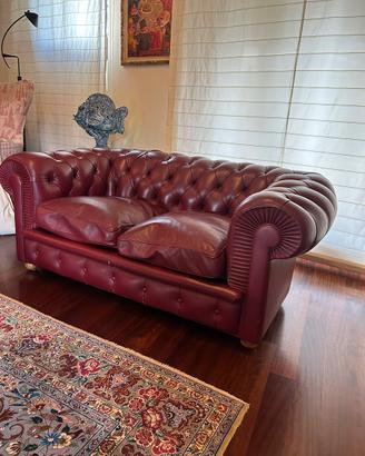 Due divani FRAU modello Chester color Bourdeaux