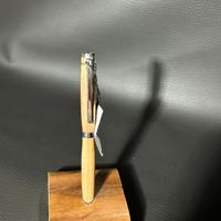 Penna artigianale in legno lavorata al tornio