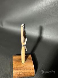 Penna artigianale in legno lavorata al tornio