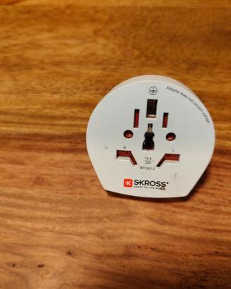 Adattatore elettrico Skross multi standard 