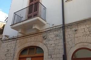 Casa singola parzialmente ristrutturata