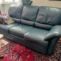 2 divani  Natuzzi in pelle blumarine   3 +2 posti