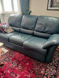 2 divani  Natuzzi in pelle blumarine   3 +2 posti