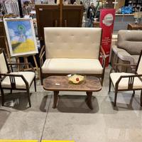 Salottino in stile in tessuto color avorio