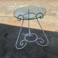 Tavolino in ferro artigianale con vetro in stile
