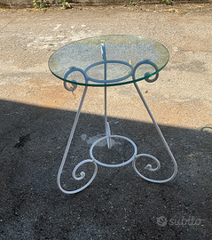 Tavolino in ferro artigianale con vetro in stile
