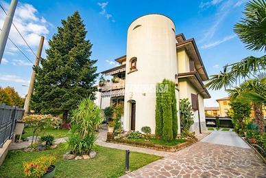 APPARTAMENTO IN VILLA
