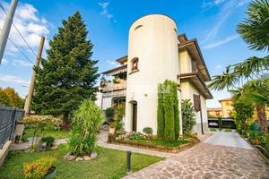 APPARTAMENTO IN VILLA