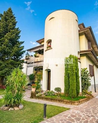 APPARTAMENTO IN VILLA