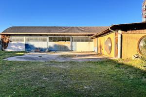 AMPIO CAPANNONE CON TERRENO EDIFICABILE ADIACENTE