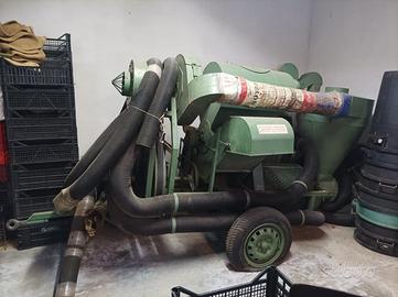 Macchina per raccogliere nocciole