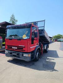 Iveco Eurocargo ribaltabile con gru