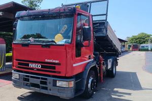 Iveco Eurocargo ribaltabile con gru