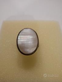 anello in madreperla 