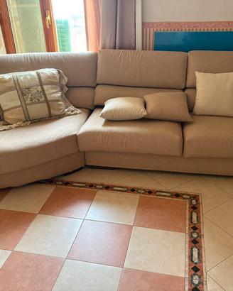 Divano Angolare Beige in Tessuto