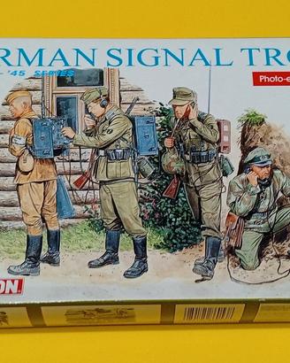 due scatole montaggio soldatini guerra 2a