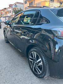 Peugeot 208 strafull 