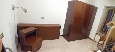 Armadio, comodino, testiera letto contenitore