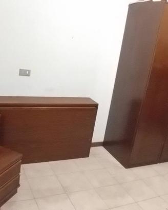 Armadio, comodino, testiera letto contenitore
