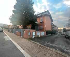 San Cesareo: Porzione di villa in quadrifamiliare