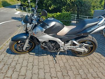  Suzuki GSR 600