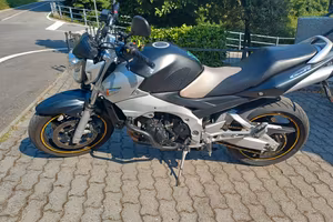  Suzuki GSR 600