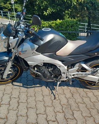  Suzuki GSR 600
