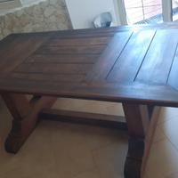 Tavolo in legno per cantine/cucine o spazi grandi.