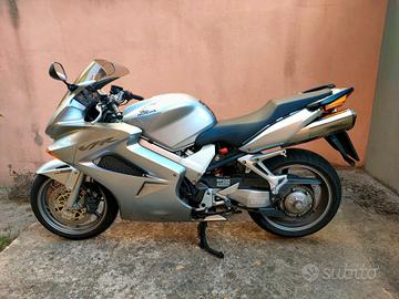 Honda VFR 800 - 2004