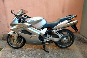 Honda VFR 800 - 2004