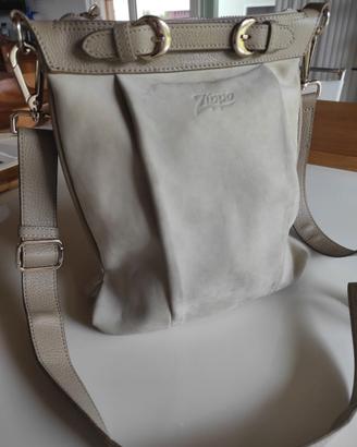 Borsa tracolla Zippo, in pelle nabuk colore sabbia
