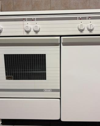 Cucina 4 fuochi con forno a gas De Longhi