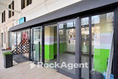 LOCALE COMMERCIALE IN POSIZIONE CENTRALE