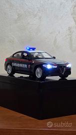 Alfa Romeo Giulia Carabinieri 1:24 con luci